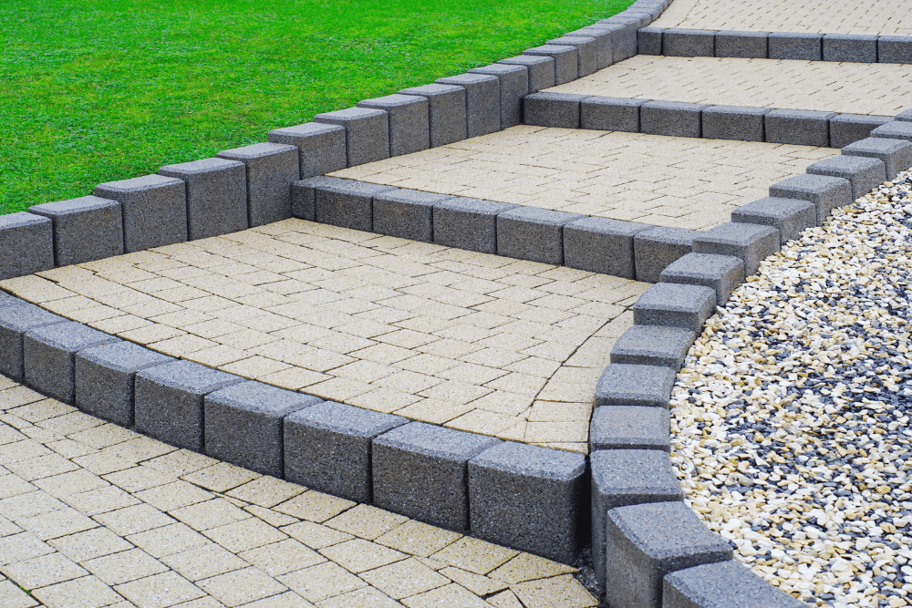 Interlock steps with grey edging stones and a gravel border in Ottawa.